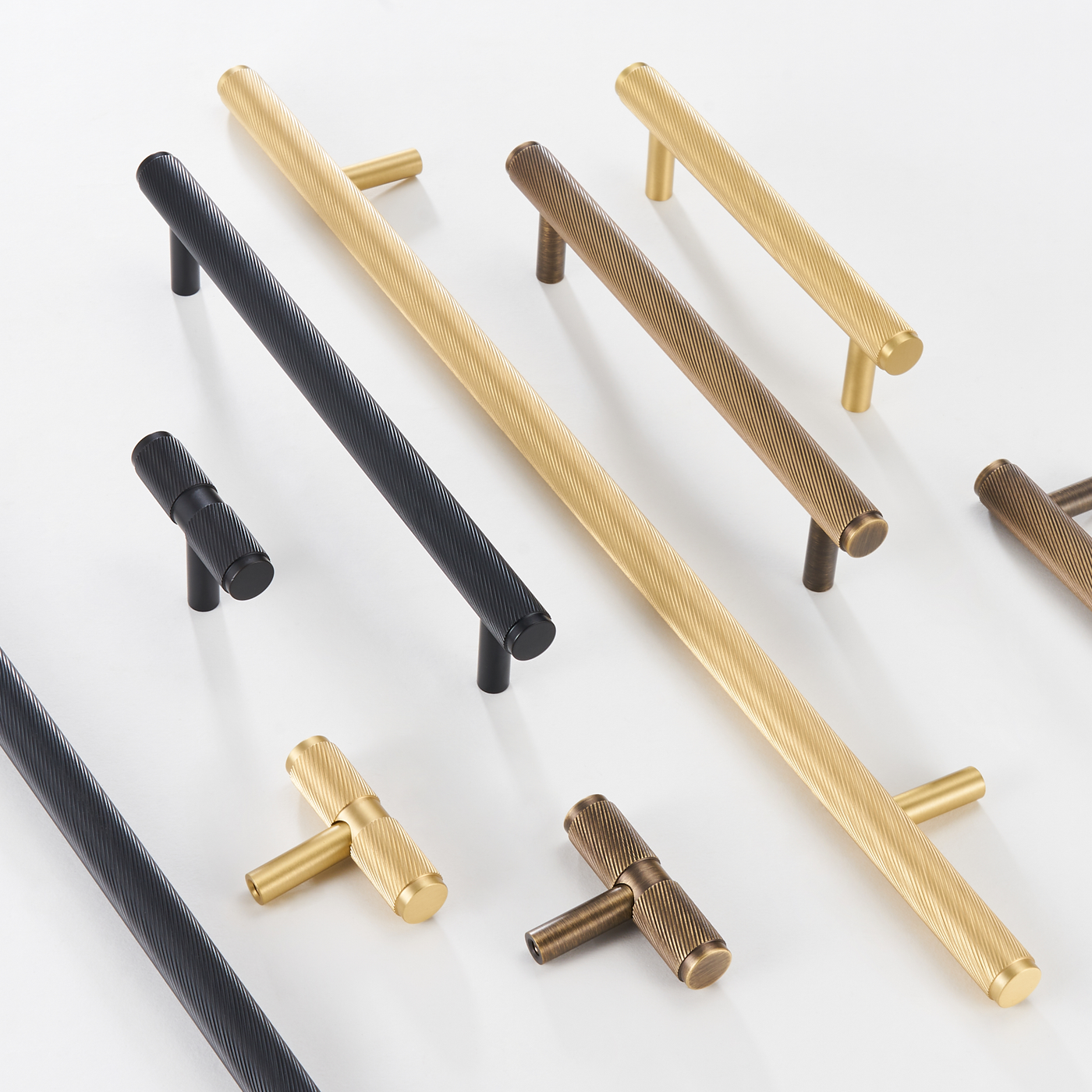 Door handles and pulls for cabinet drawers